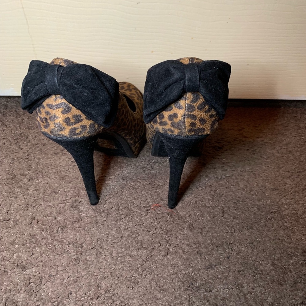 Cheetah print heels - Picture 2 of 5